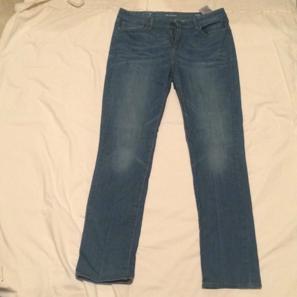 Demi curve, Mid Rise,Slim Levi’s - Picture 1 of 2